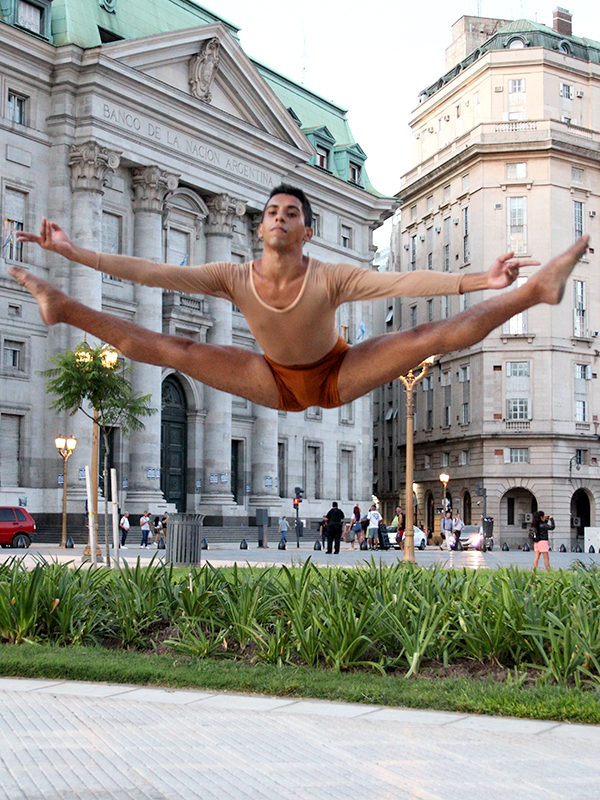 Wallace Luz, artista participante da edição Argentina 2024