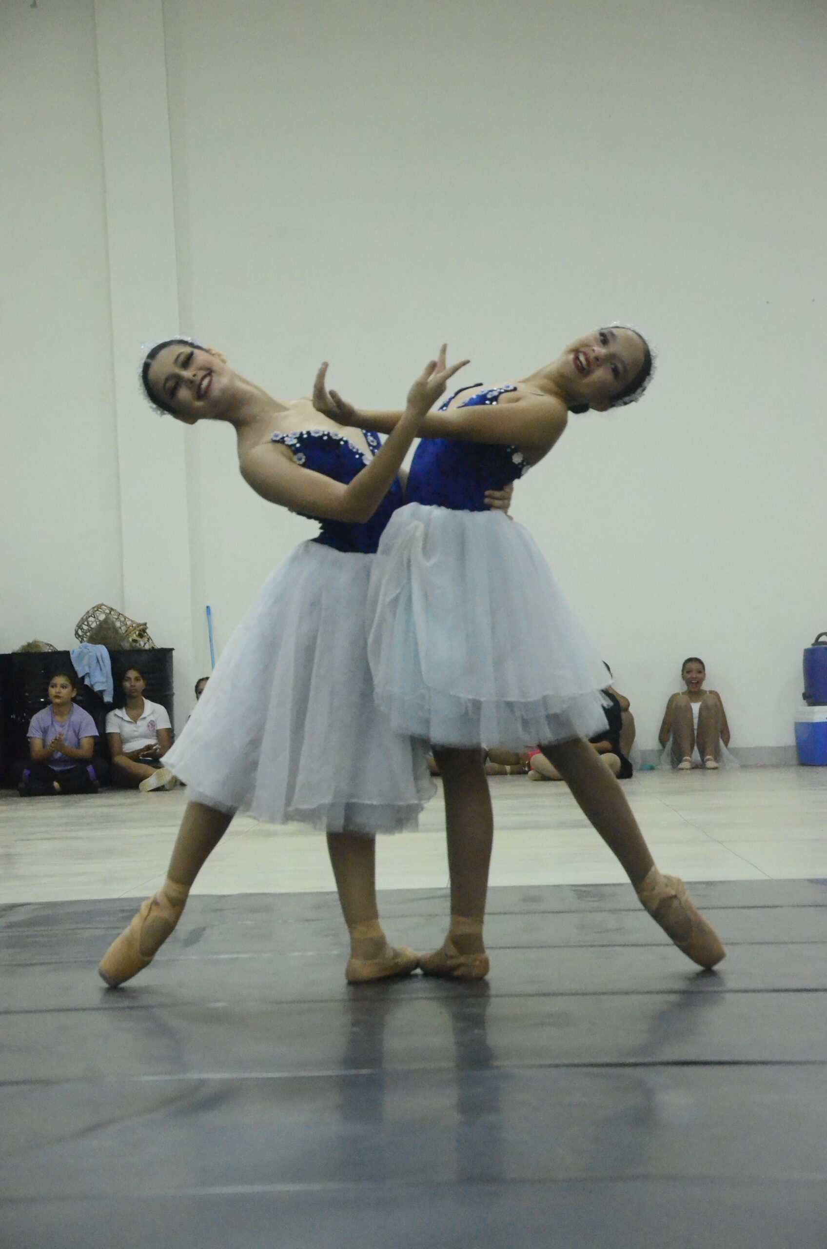 Artistas durante mostra competitiva